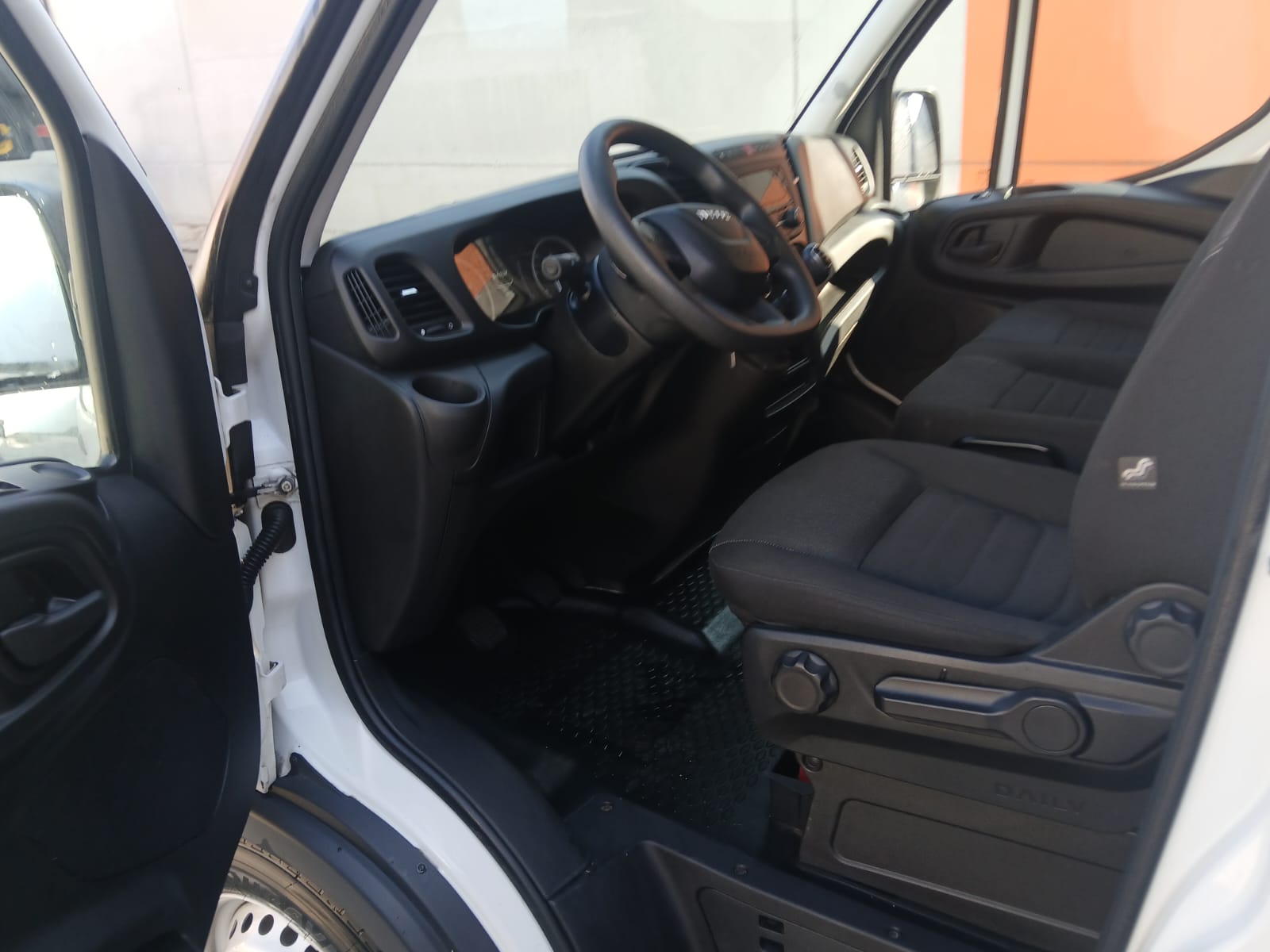 Iveco DAILY 35S 16 2.3 2022 - Imagen 4