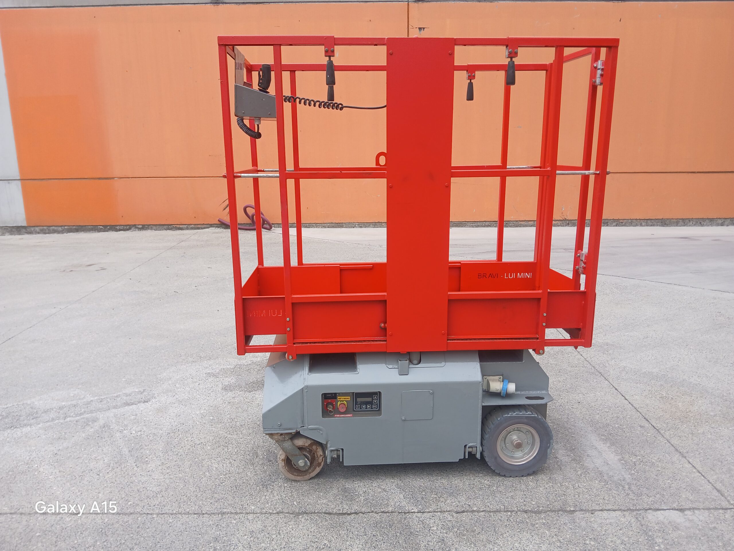 PLATAFORMA ELEVADORA ELECTRICA Bravisol Vertical Mast Lift - Imagen 7