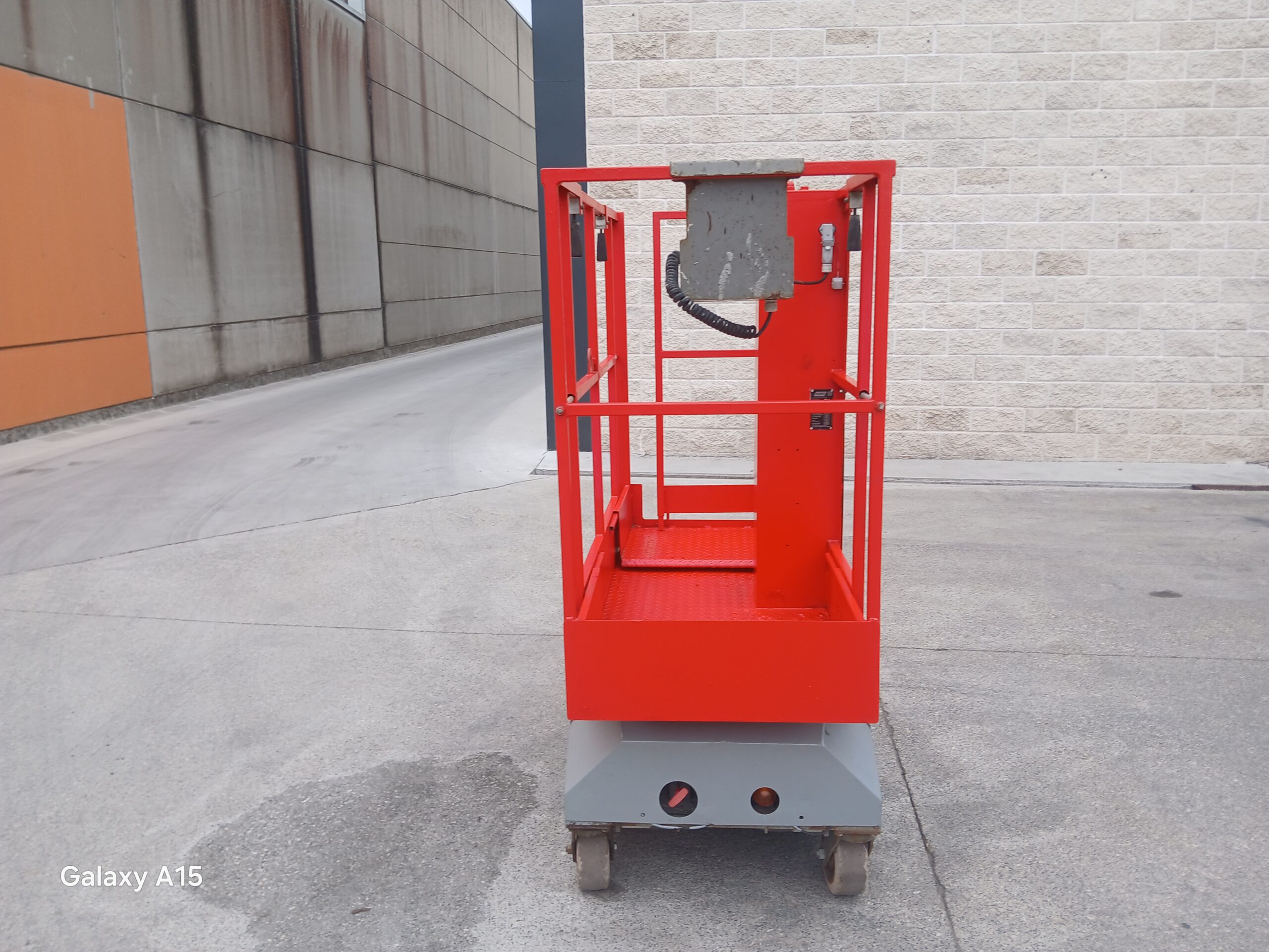 PLATAFORMA ELEVADORA ELECTRICA Bravisol Vertical Mast Lift - Imagen 8
