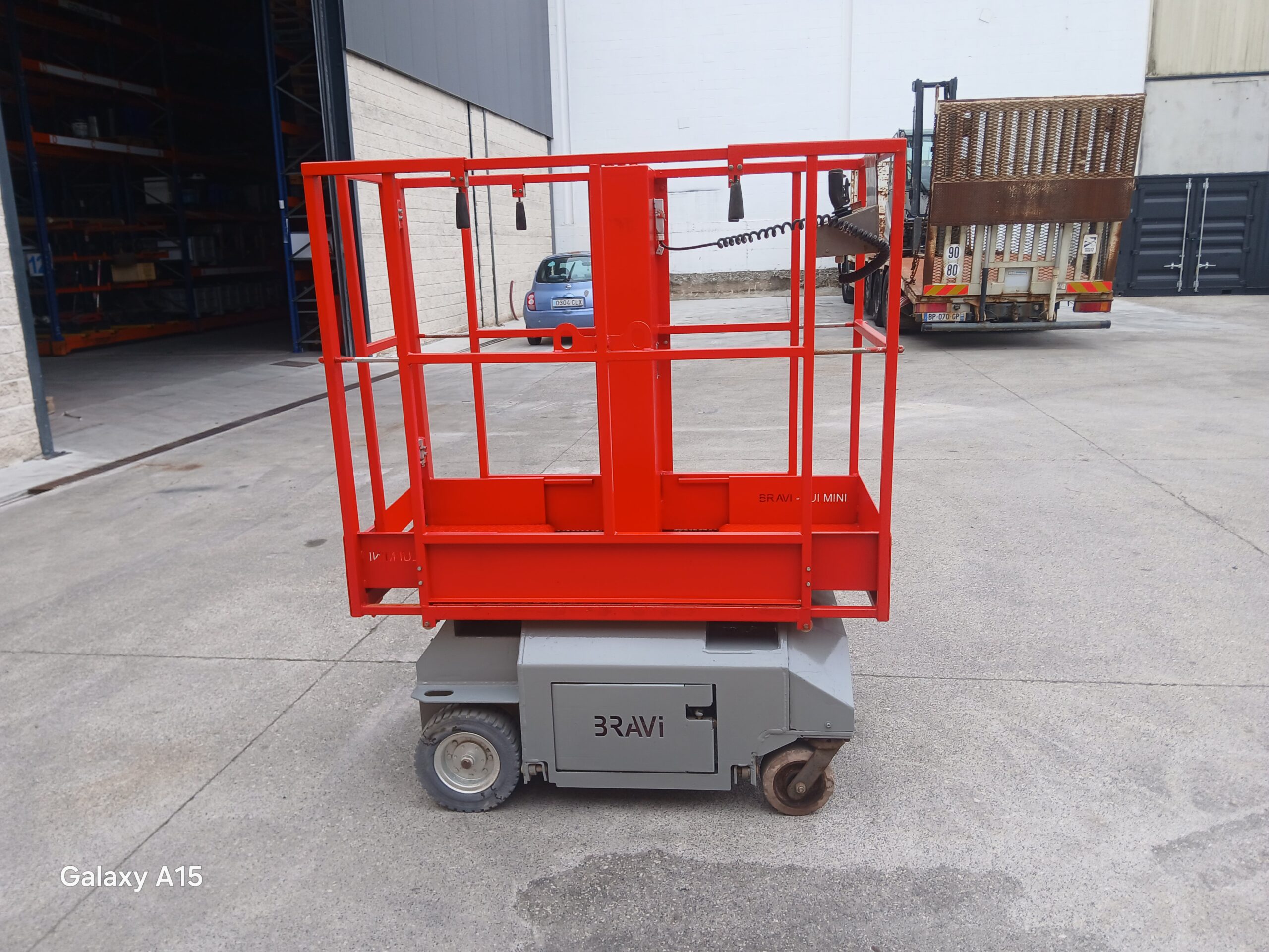 PLATAFORMA ELEVADORA ELECTRICA Bravisol Vertical Mast Lift - Imagen 3