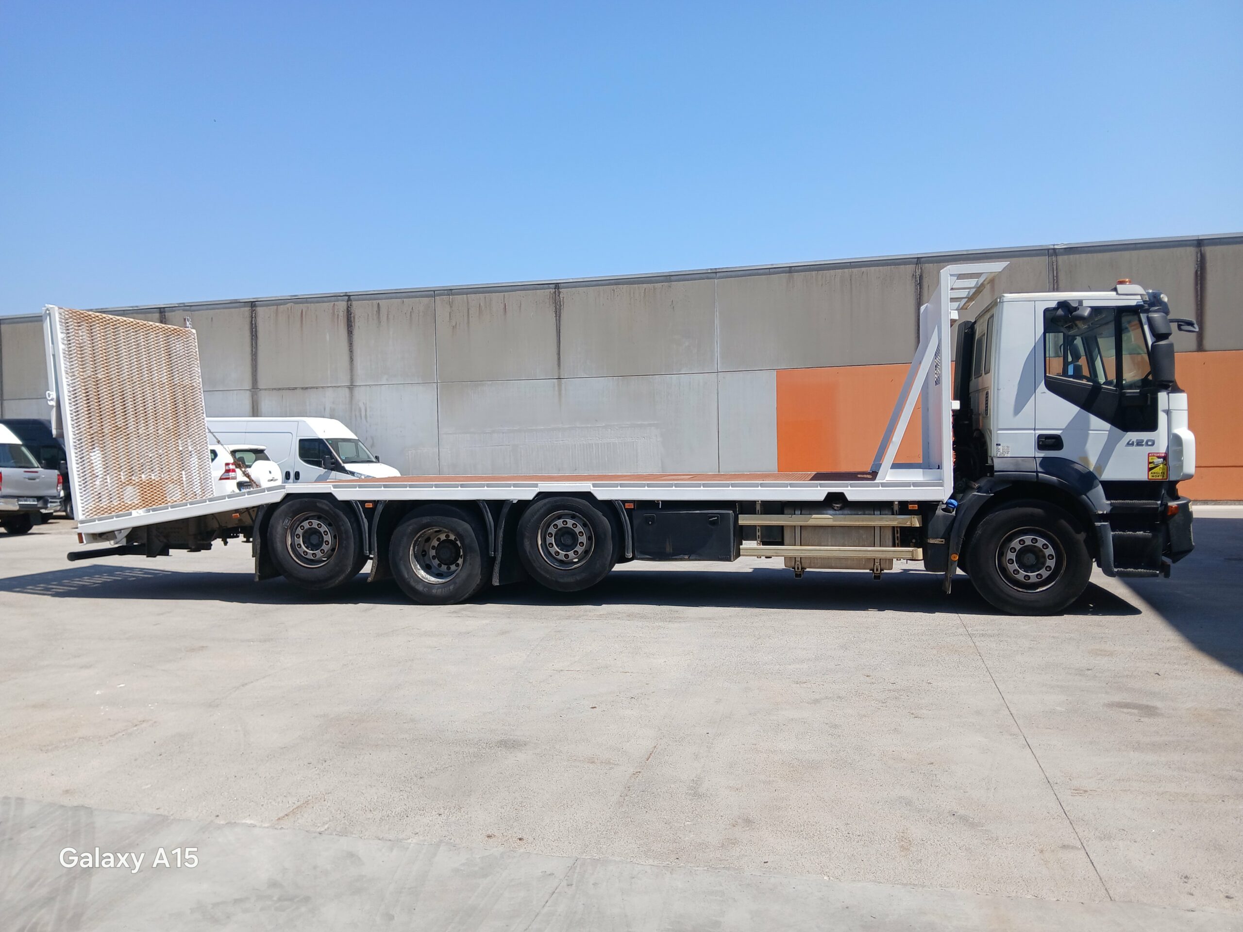 Iveco Stralis Portamáquinas 420 8x2 10.3 2011
