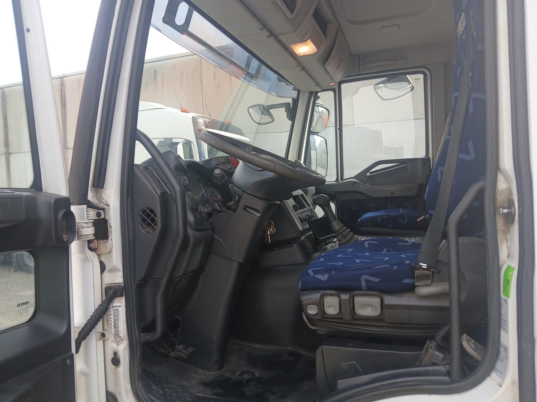 Iveco Stralis Portamáquinas 420 8x2 10.3 2011 - Imagen 3