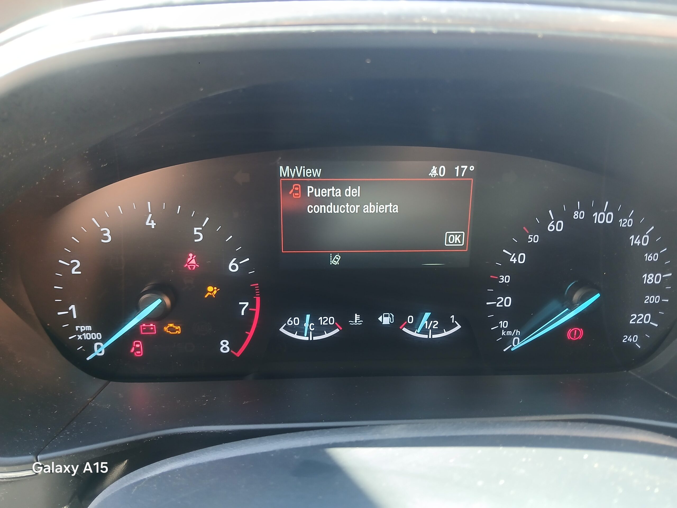 FORD FOCUS 1.0 HEV - 2021 - Imagen 9